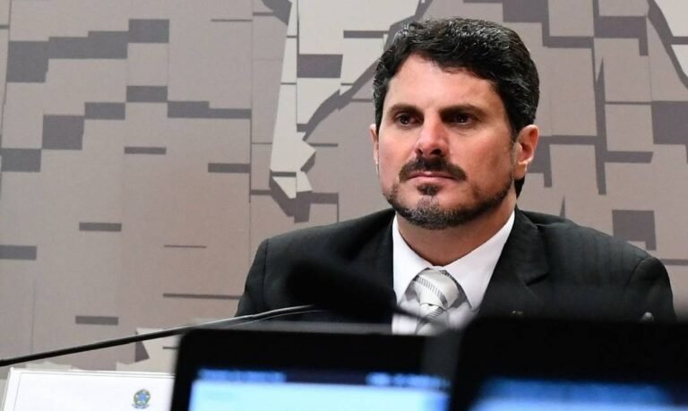 Alexandre de Moraes determina tornozeleira eletrônica para Marcos do Val, alvo de operação da PF