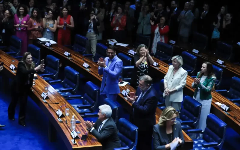 senado aprova projeto contra adultizacao de criancas na internet