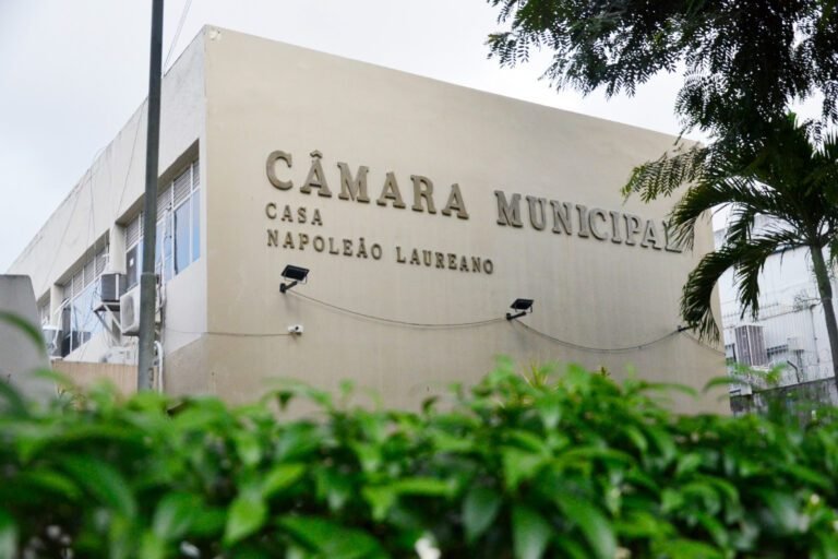Câmara de João Pessoa aprova requerimento de Fábio Carneiro para convocar empresário da Zona Azul e diretor da Semob