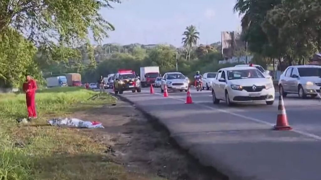 pedreiro morre apos ser atropelado por carro na br 101 a caminho do trabalho na capital