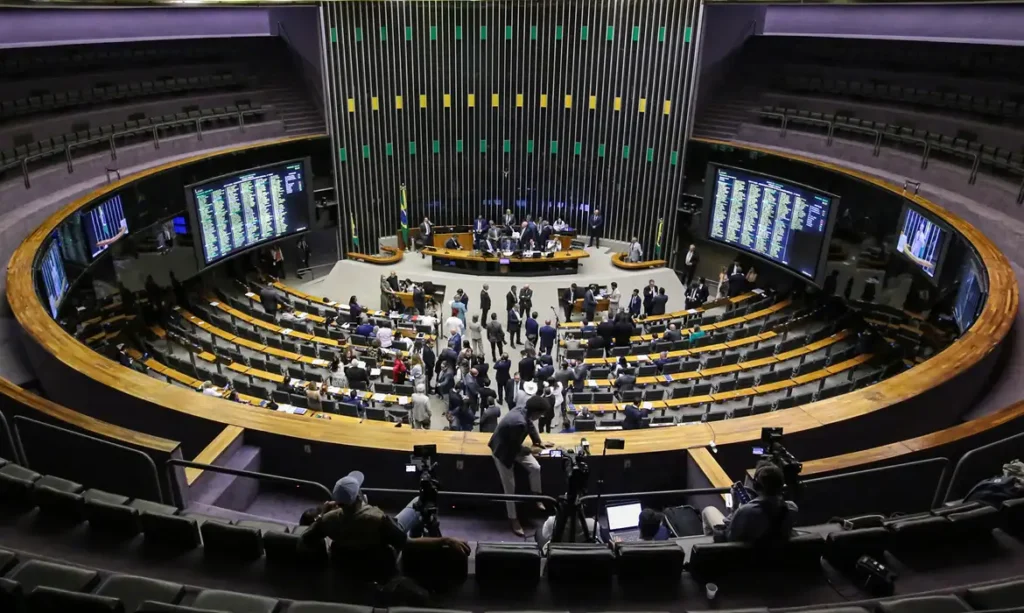 Câmara aprova urgências para votação de projetos com foco em educação 8 camara aprova isencao do imposto de renda para quem ganha ate r 5 mil
