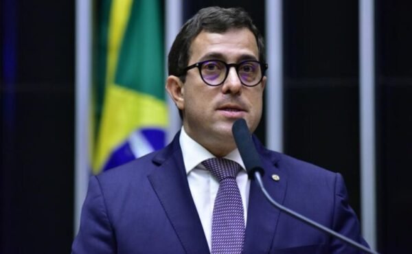 Pediu pra sair: um dia após ser oficializado primeiro secretário, Gervásio Maia revela que não faz mais parte da direção do PSB na Paraíba