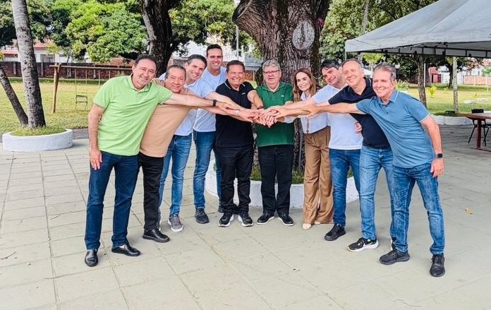 Adriano Galdino retira pré-candidatura ao governo da Paraíba e anuncia apoio a Lucas Ribeiro