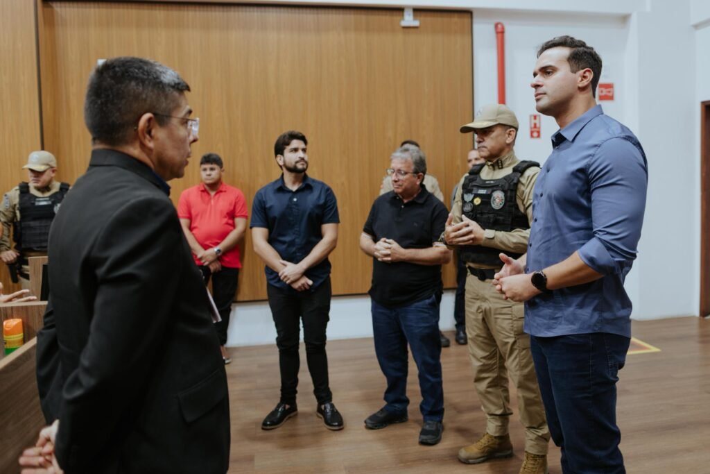 Lucas Ribeiro acompanha monitoramento das forças de segurança e participa da abertura do carnaval de Patos 9 img 20260208 wa0055
