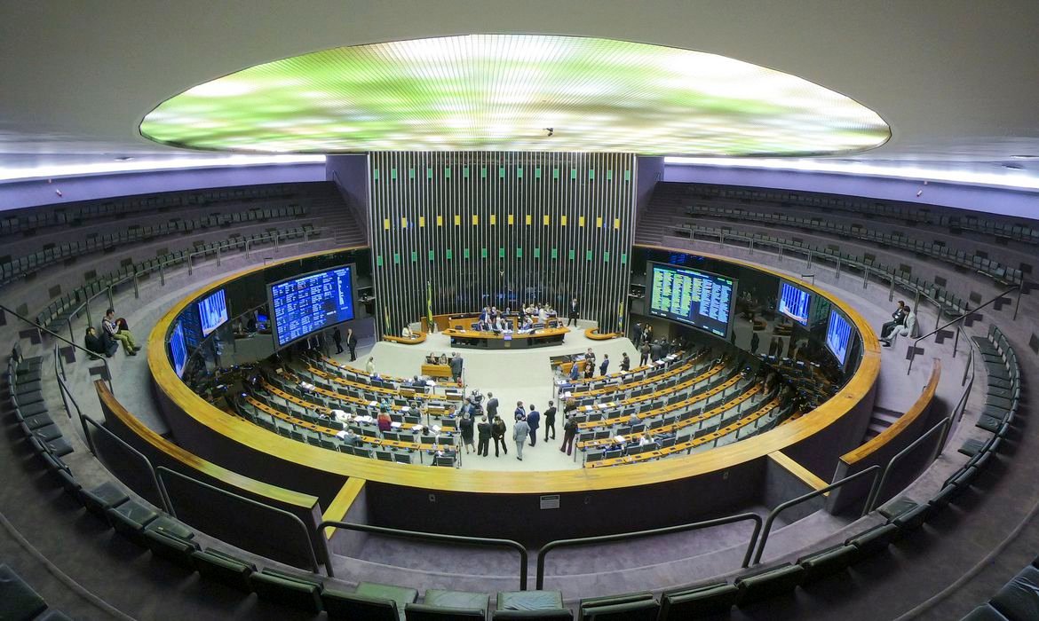 Comissão aprova proposta que permite a pessoas sem parentesco pedir suspensão do poder familiar