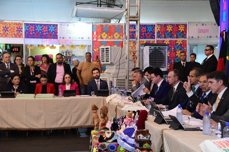 Primeira-dama participa de sessão itinerante da ALPB e apresenta Salão do Artesanato a mulheres de associações da justiça